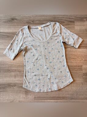 7th Ray gray floral print top